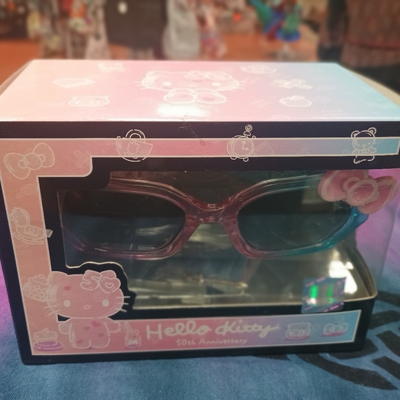 π Hello Kitty 50th Anniversary Pink Sunglasses - Picture 2 of 3